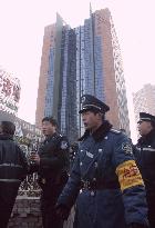 Chinese held after using fake bomb to demand interview